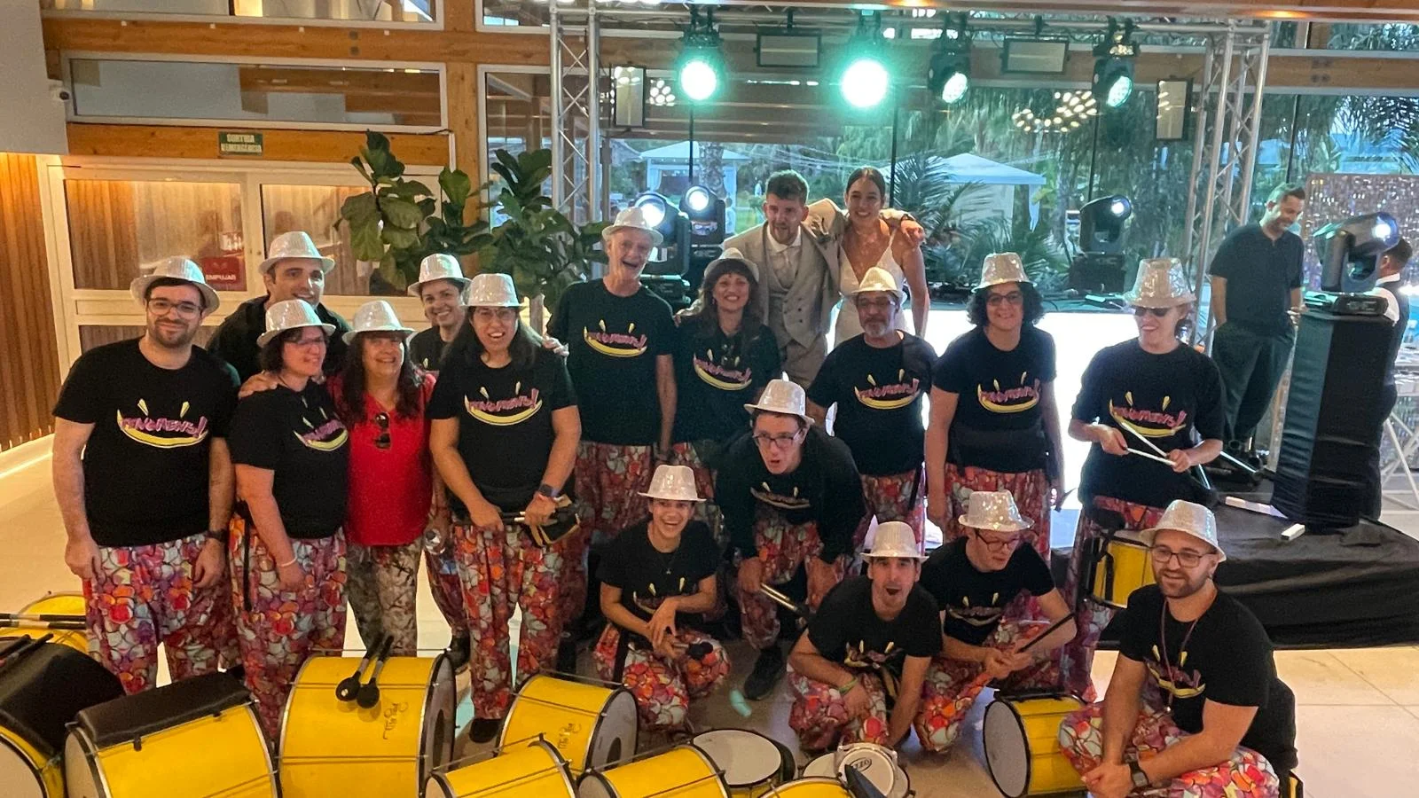 batucada con los novios